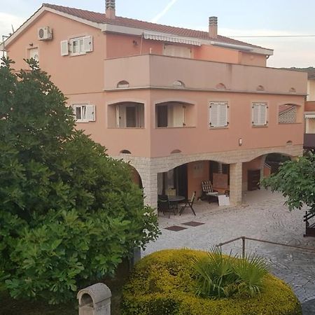 Apartments Ivanka G Малинска Екстериор снимка